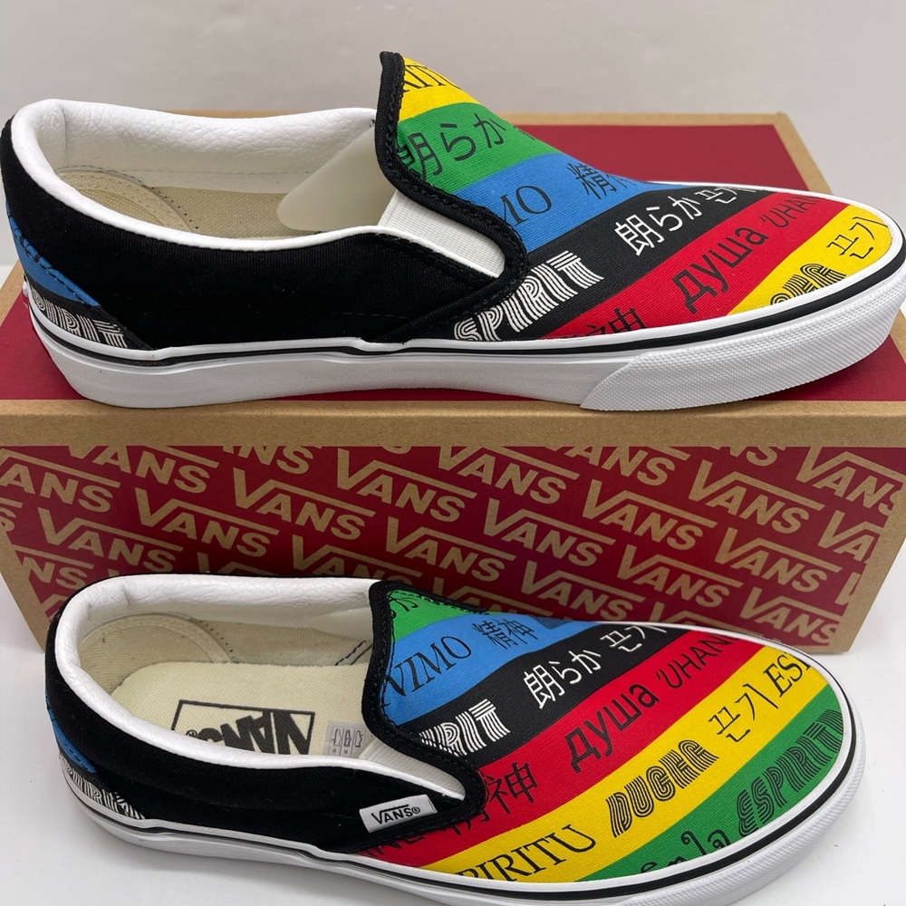 Vans WMNS Classic Slip-On (Vans
Spirit)Multi/True White Sneakers
VN0A4U38WK2 - Picture 4 of 16